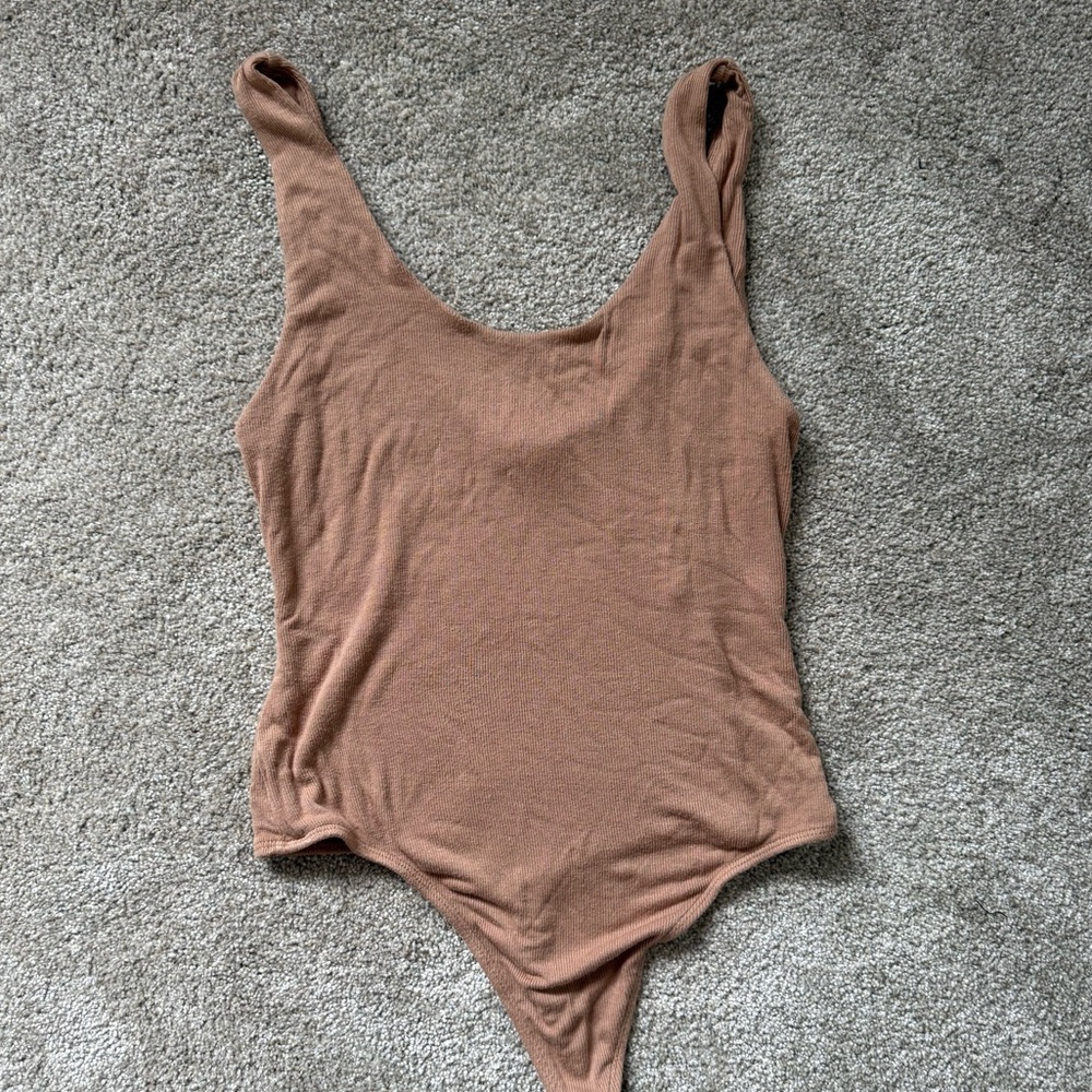 Women’s Aritzia Babaton Tan ribbed bodysuit, size M